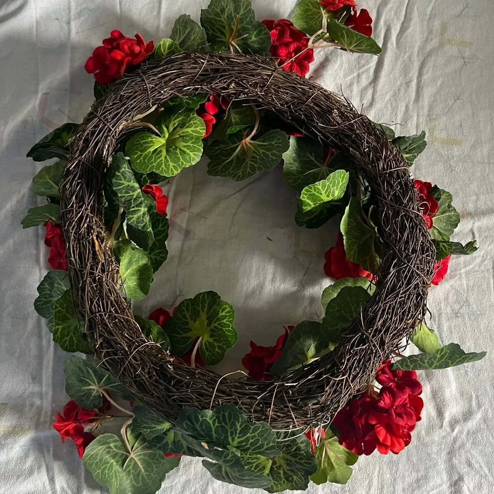 Geranium Wreath Unisex 18in Red NWOT Silk Floral Grapevine Base